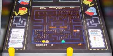 How do the ghosts of pacman decide their location?