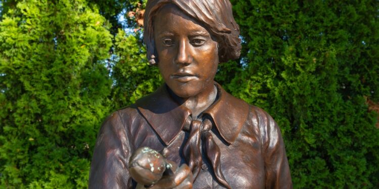 Living Dead Women- All About the Radium Girls